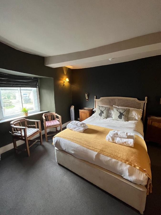 The Kings Arms Hotel Didmarton Eksteriør billede
