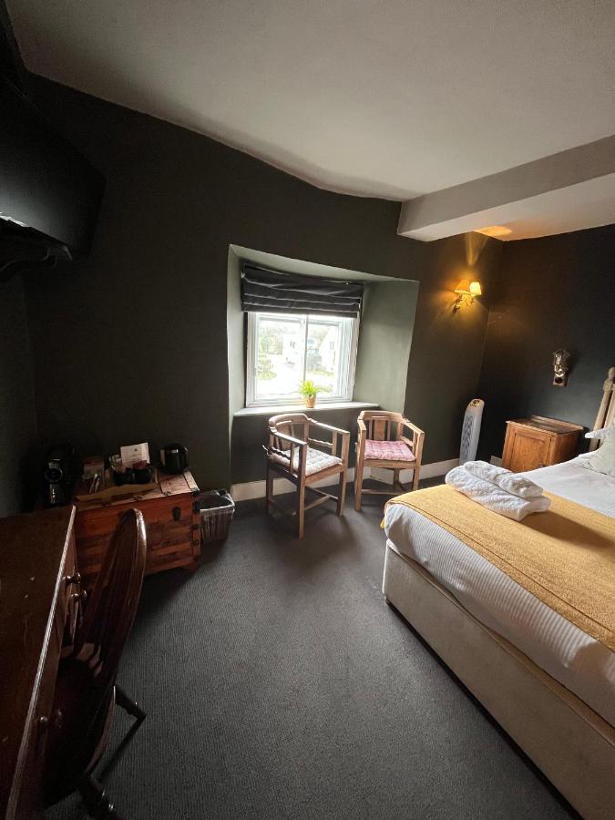 The Kings Arms Hotel Didmarton Eksteriør billede