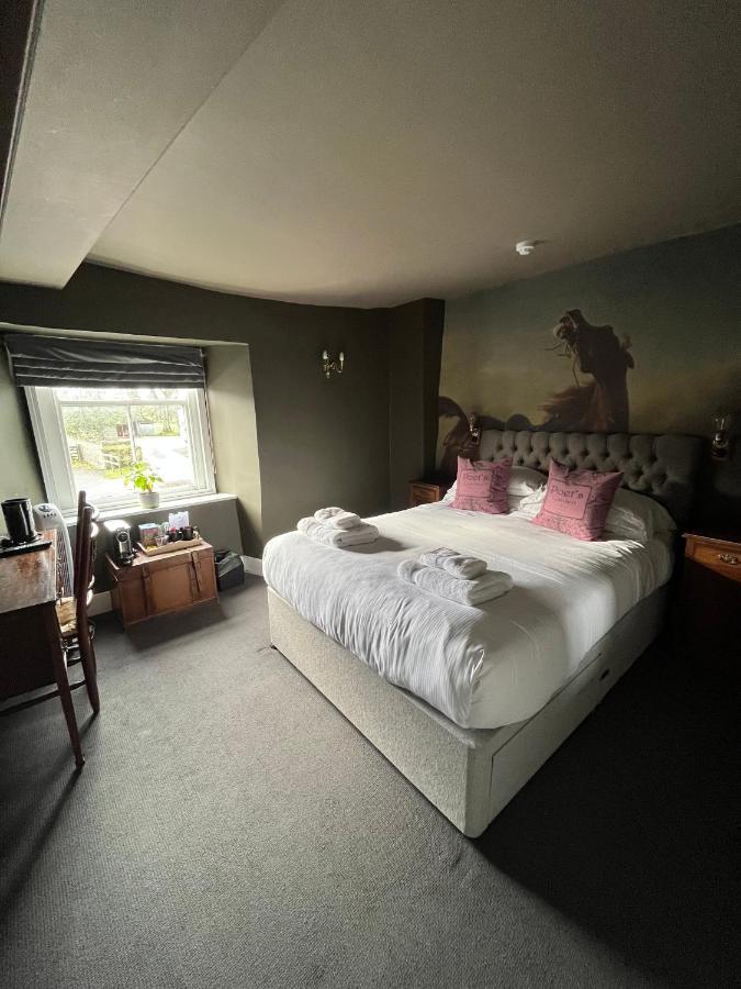 The Kings Arms Hotel Didmarton Eksteriør billede