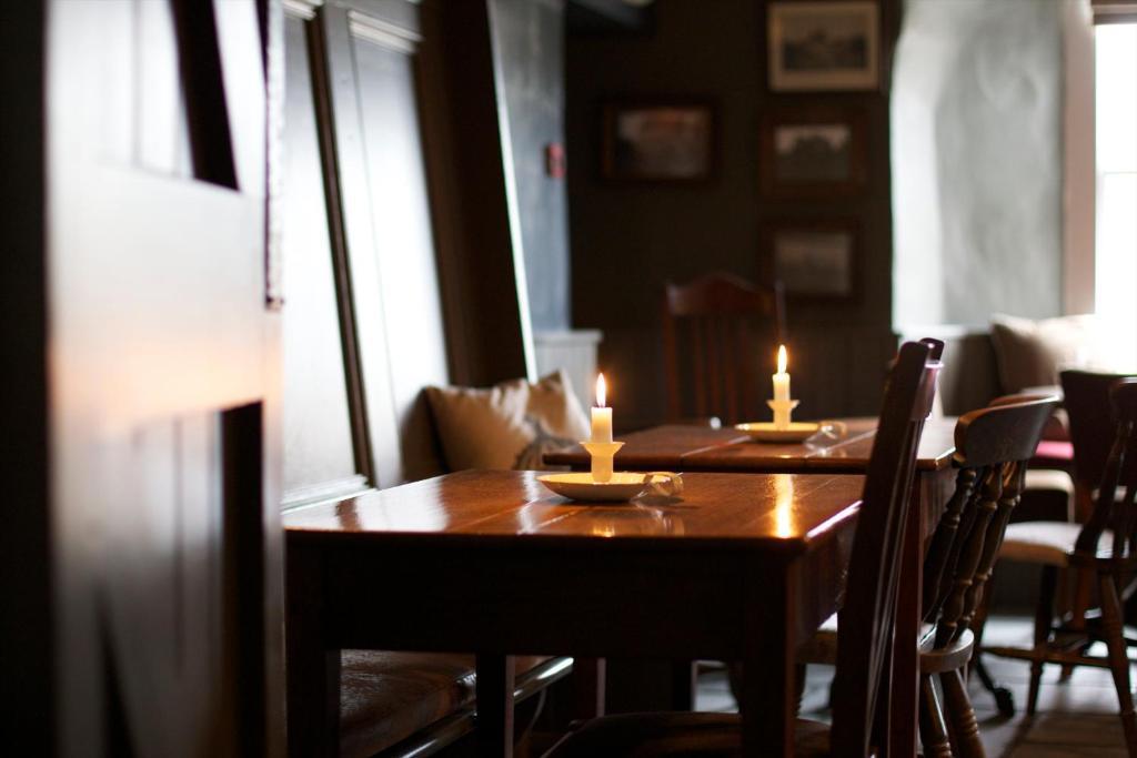The Kings Arms Hotel Didmarton Eksteriør billede