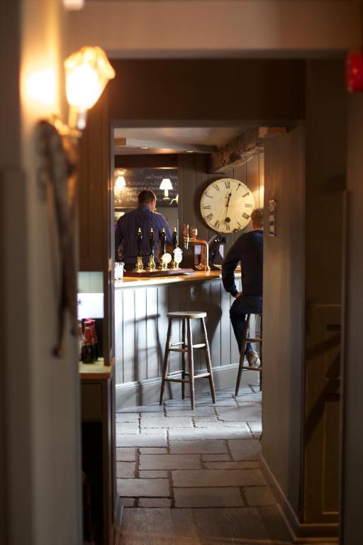 The Kings Arms Hotel Didmarton Eksteriør billede