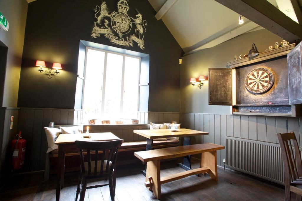 The Kings Arms Hotel Didmarton Eksteriør billede