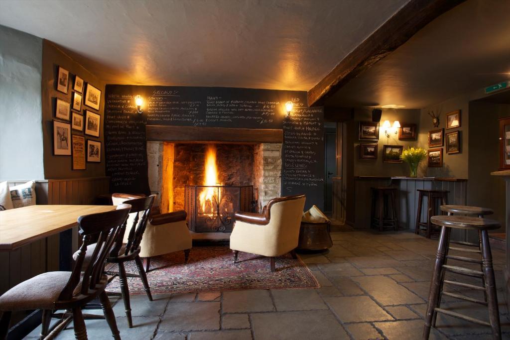 The Kings Arms Hotel Didmarton Eksteriør billede