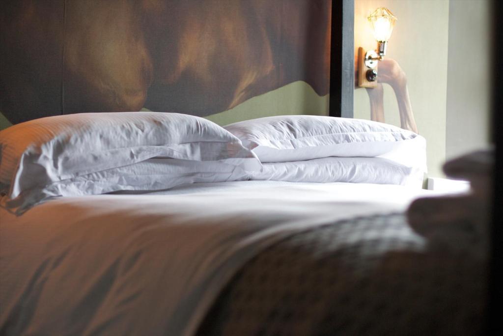 The Kings Arms Hotel Didmarton Eksteriør billede